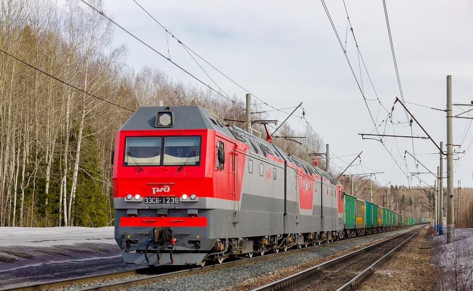 Грузовой трехсекционный электровоз 3ЭС6 «Синара»