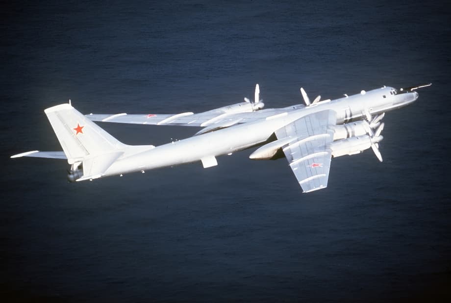 Tu-142