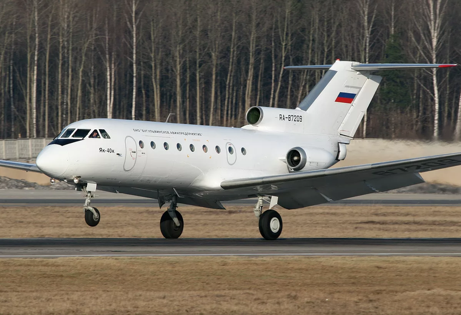 Як-40 