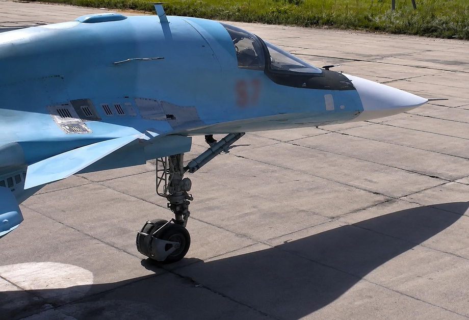 Су-34 с новым элементом конструкции за кабиной экипажа