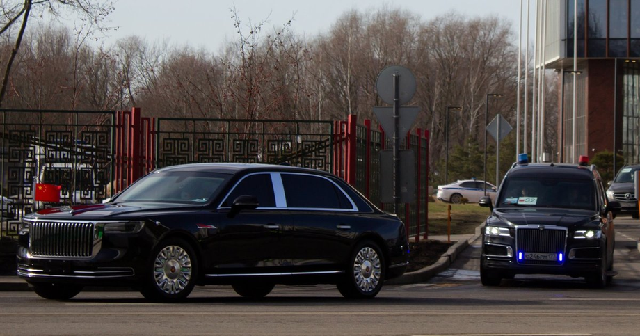 The Russian Aurus and its Chinese "brother" in class - the Hongqi N701 of the Chinese leader