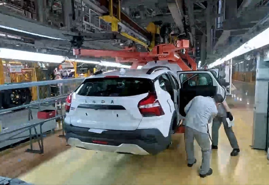 AvtoVAZ comenzó el ensamblaje del crossover familiar Lada Iskra SW Cross