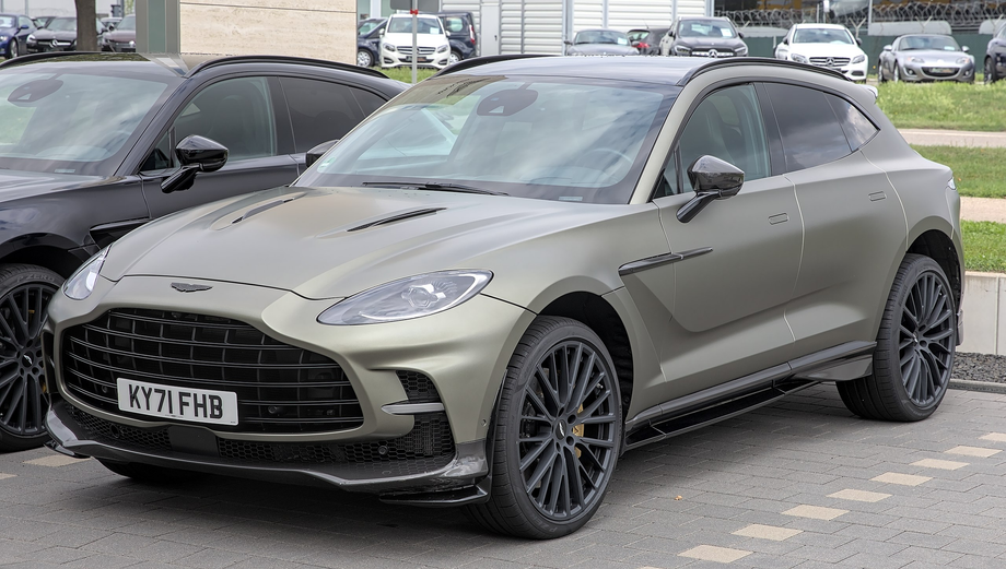 Aston Martin DBX 707