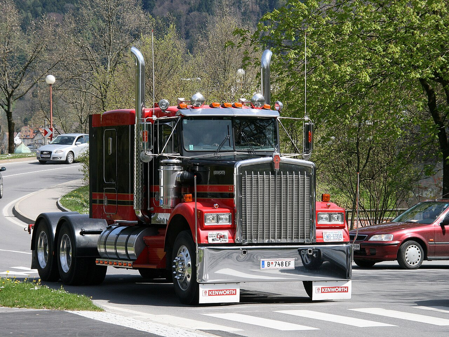 Kenworth W900