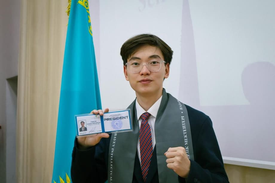  Алихан Сериков 