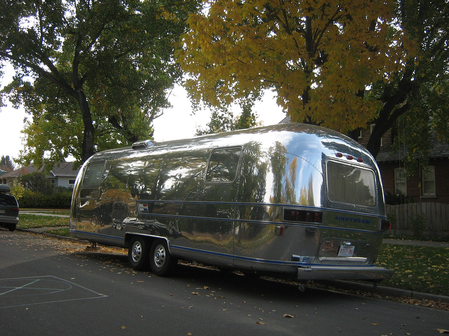 Жилой прицеп Airstream