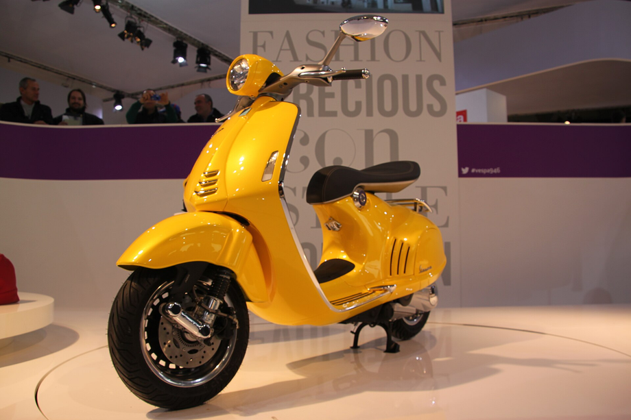 Vespa 946