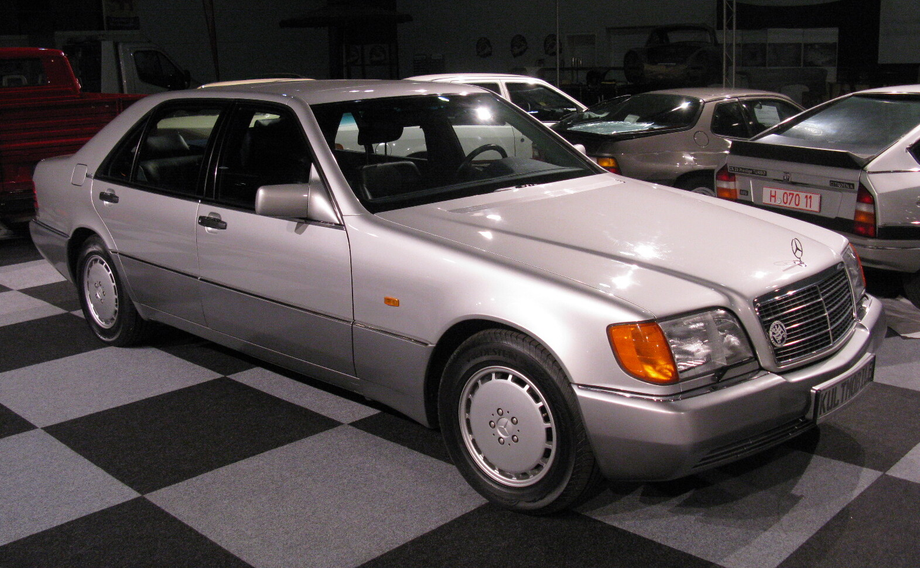 Mercedes-Benz W140 