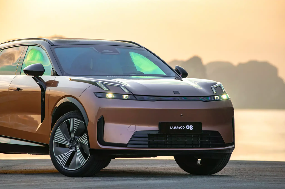 Lynk & Co 08 EM-P