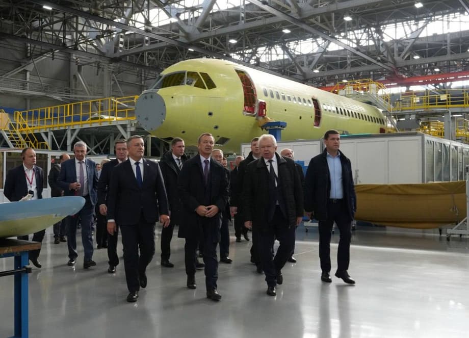 La delegación llegó a la planta de aviación de Irkutsk