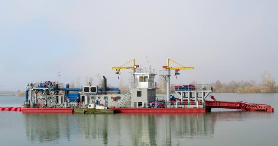 Зесмнаряд, построенный на Цимлянском судомеханическом заводе