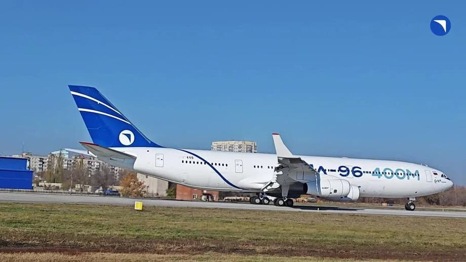 Новый самолет отличается удлиненным фюзеляжем и более мощными двигателями.