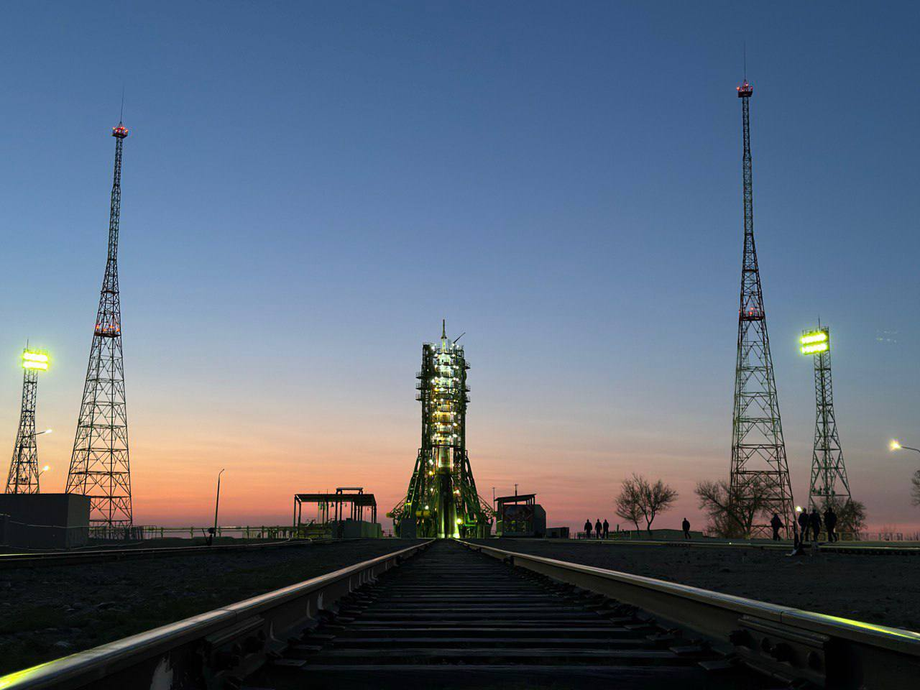 Soyuz-2.1a rocket and Soyuz MS-27 spacecraft