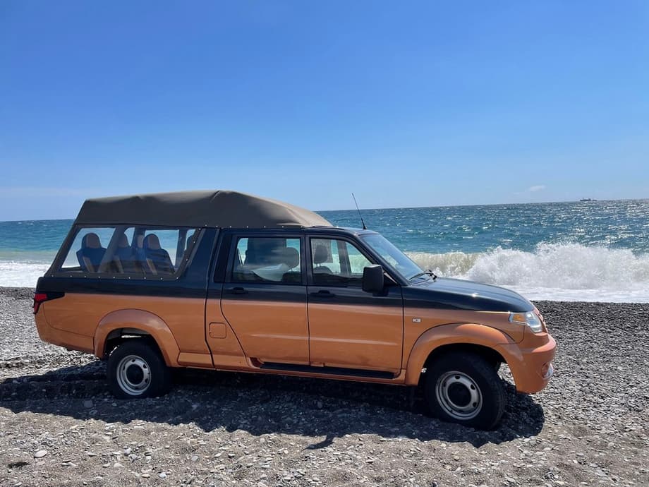 Minivan convertible basado en UAZ Profi