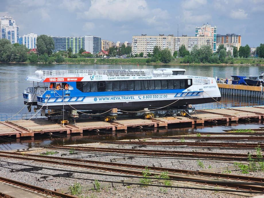 catamaran "Fort Obruchev"