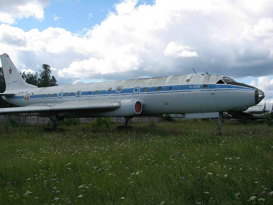 Tu-104AK: laboratorio volante para la preparación de cosmonautas en el museo de la Fuerza Aérea en Mónino
