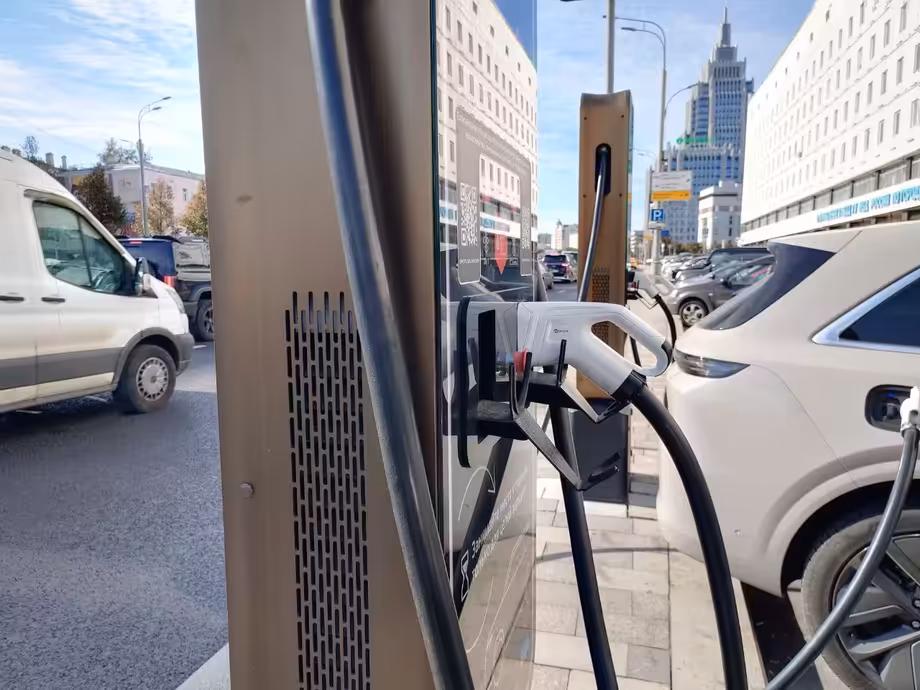 Charging station for electric vehicles