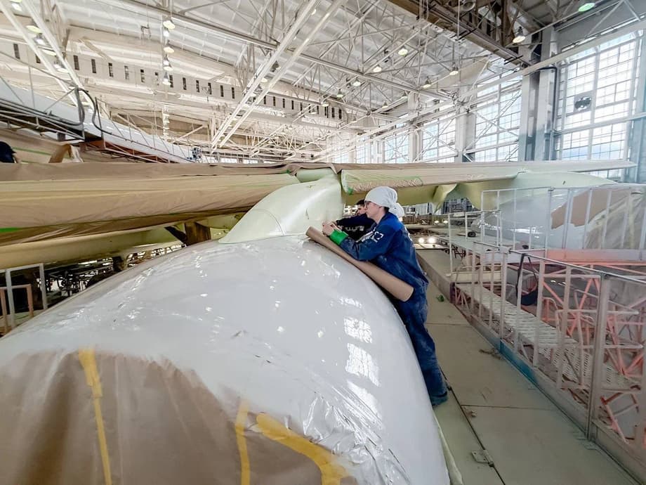 Ил-96 в цехе покраски на авиазаводе «Ил» – ВАСО в Воронеже