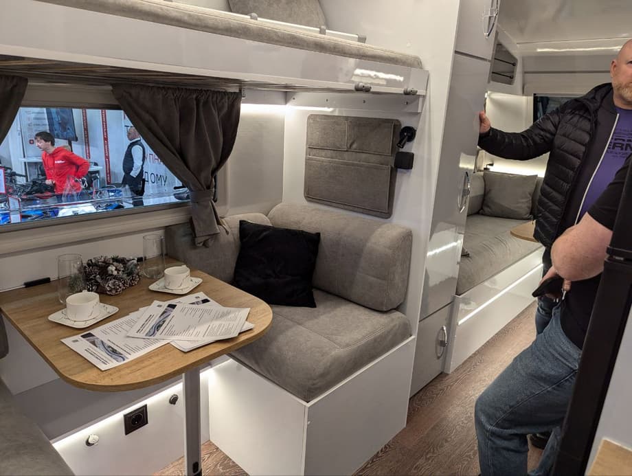 Remolque habitable KS54, vista interior
