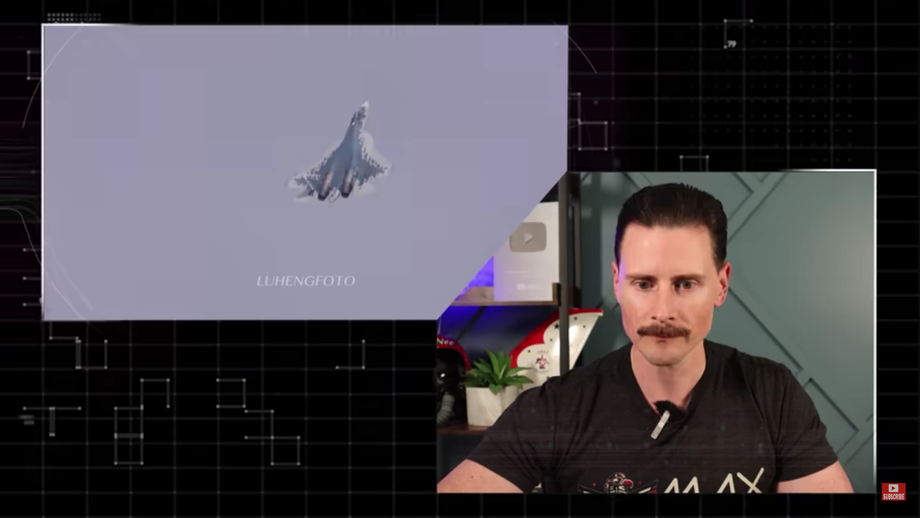 Райан Боденхаймер наблюдает за полетом Су-57