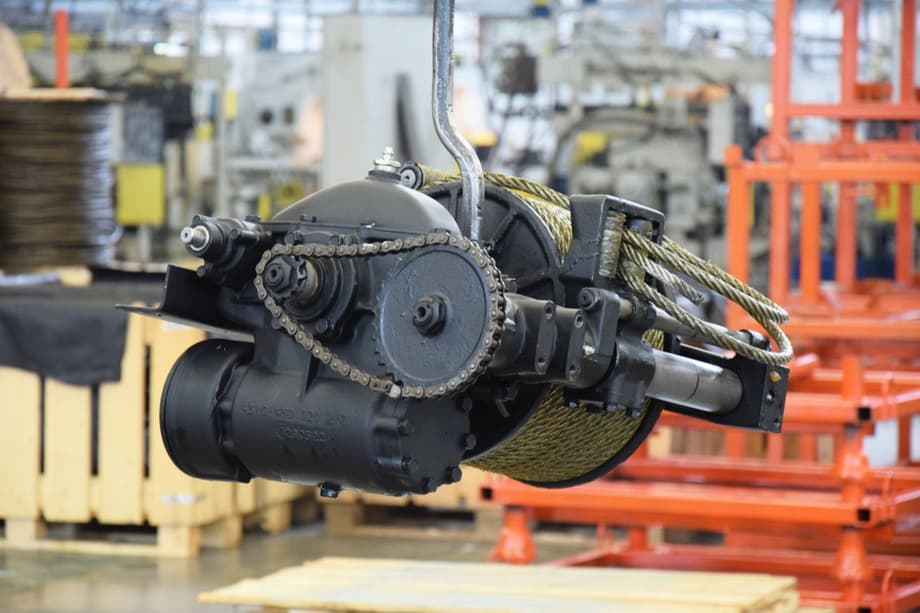 Автомобильная редукторная лебедка