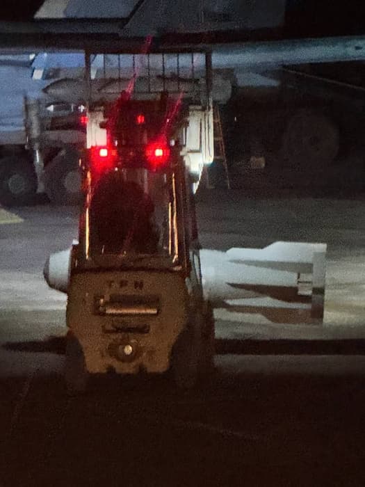 Погрузка ФАБ-1500 на Су-34