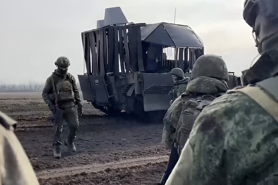 БМП-2М с резиновым «мангалом»