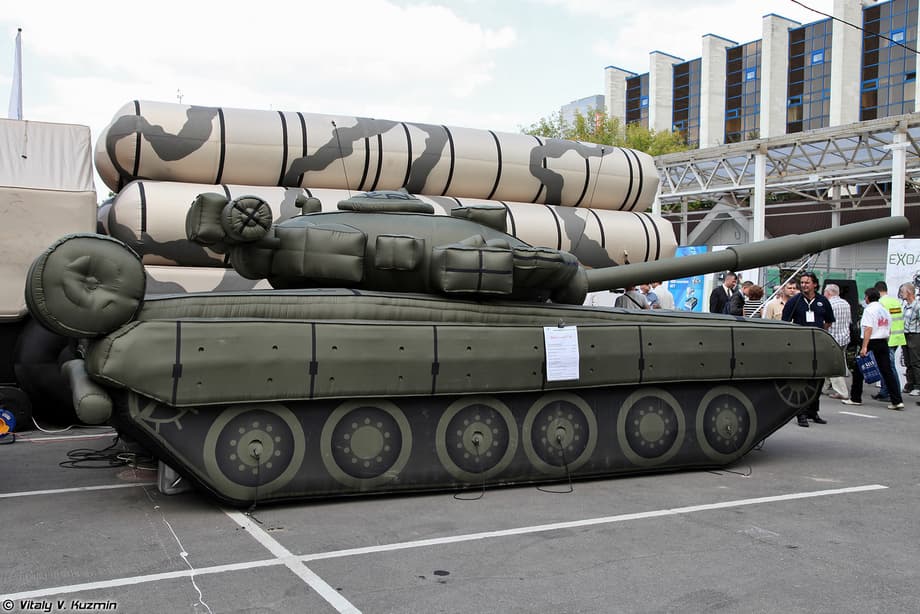 Пневмо-надувной макет танка Т-80