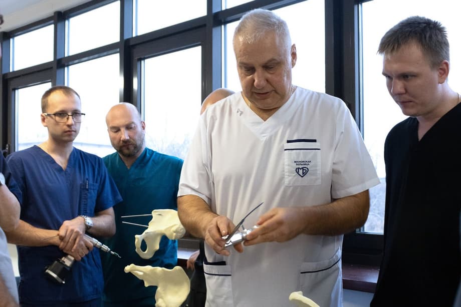 Демонстрация импланта от ЦИТО