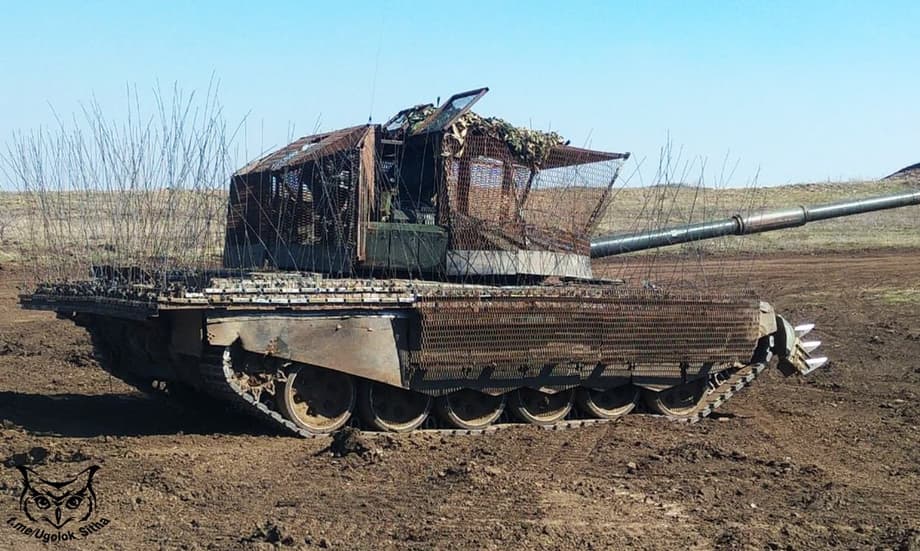 Танк Т-72Б3М с антидроновой защитой