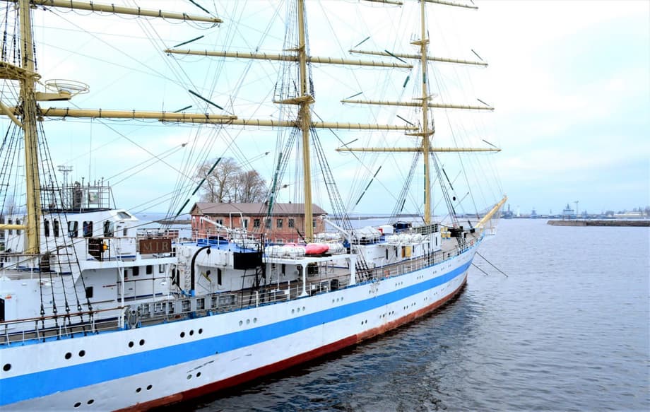 Парусное учебное судно «Мир»