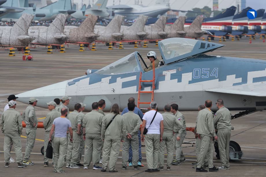 Су-57 на авиасалоне