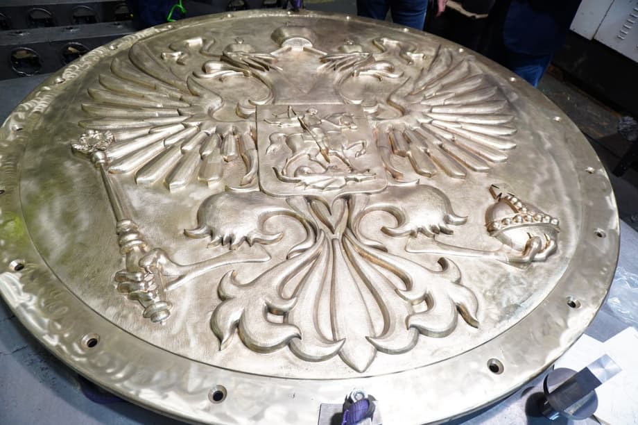 Барельеф герба России