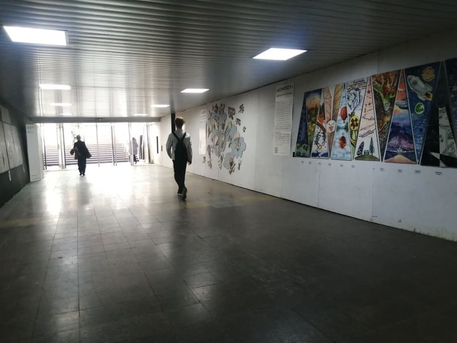 Экспозиция внутри перехода недостроенной станции метро