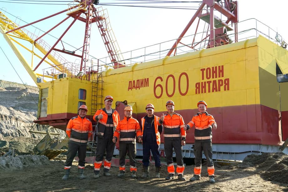 Сотрудники&nbsp;Калининградского янтарного комбината