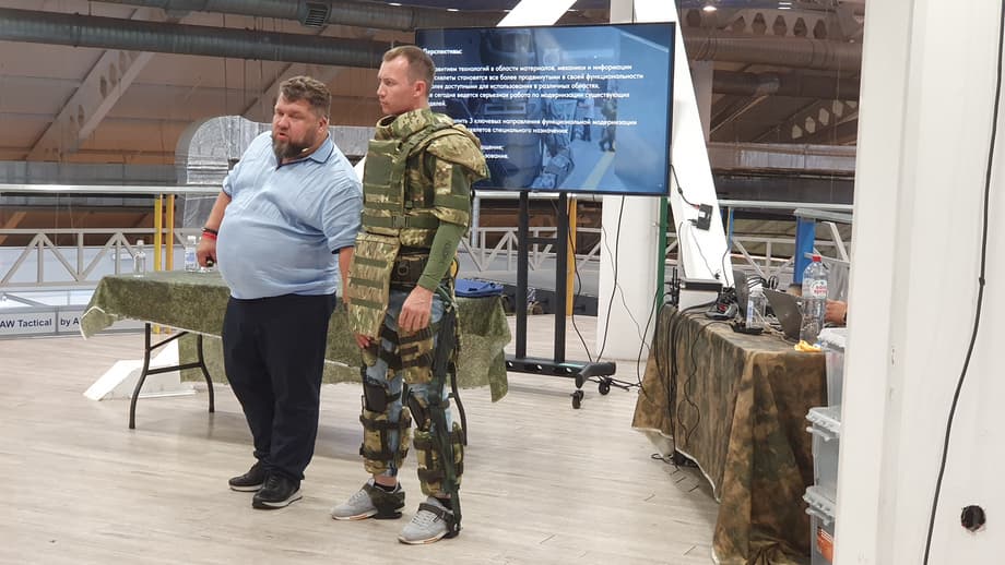 Экзоскелет «Хамари Медоед 2.0» и бронежилет&nbsp;«Медоед».