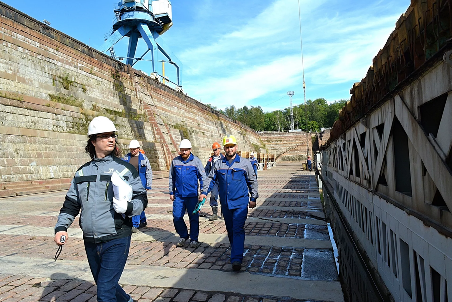 На территории завода