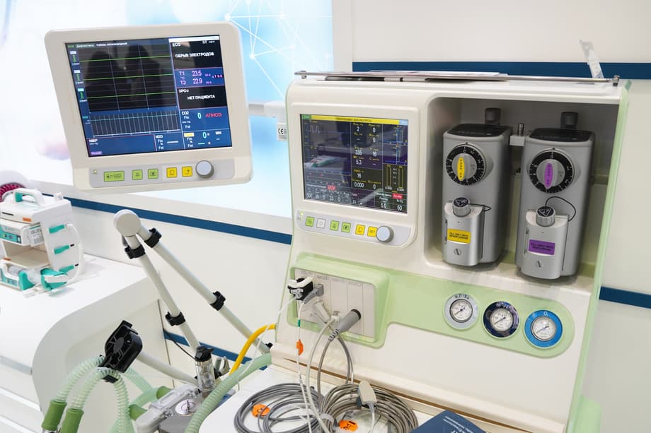 МАИА-01 выполняет одновременно три функции: искусственную вентиляцию легких, подачу наркоза и мониторинг дыхательной смеси 