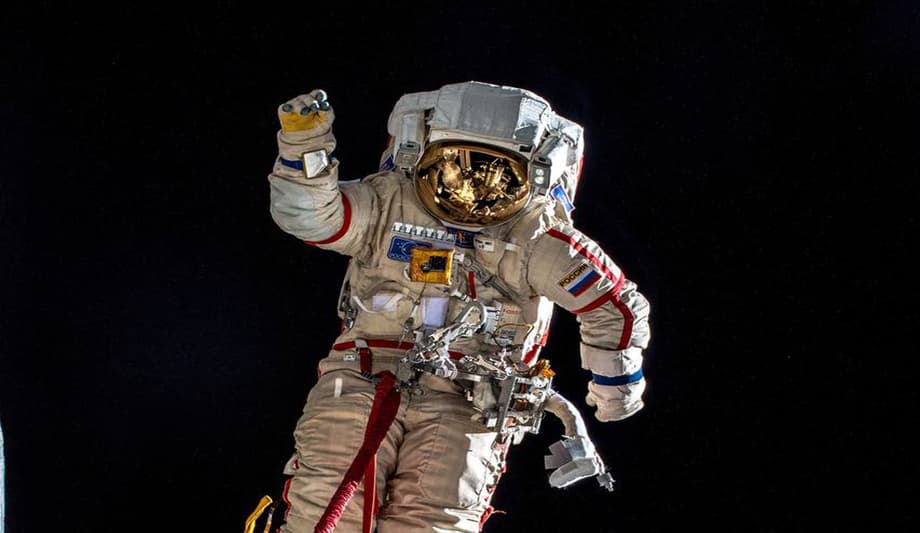 Российские космонавты пока продолжают работать в штатном расписании, и их ближайший выход в космос 25 октября не отменен.<br>