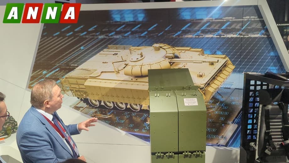 Фрагмент борта БМП-3 с навесным защитным комплектом&nbsp;