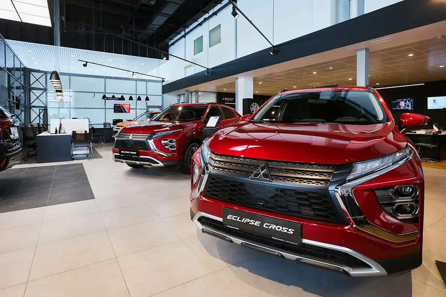 Салон автодилера «Рольф», архивное фото