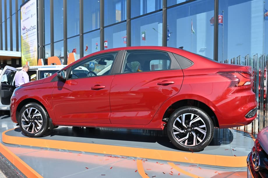 LADA Iskra en el SPIEF