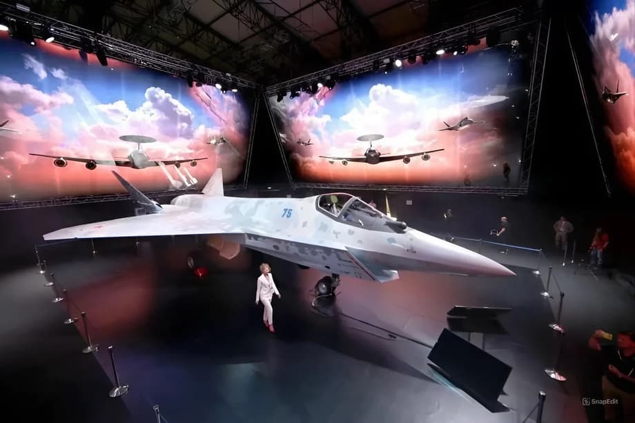 Истребитель пятого поколения Су-75