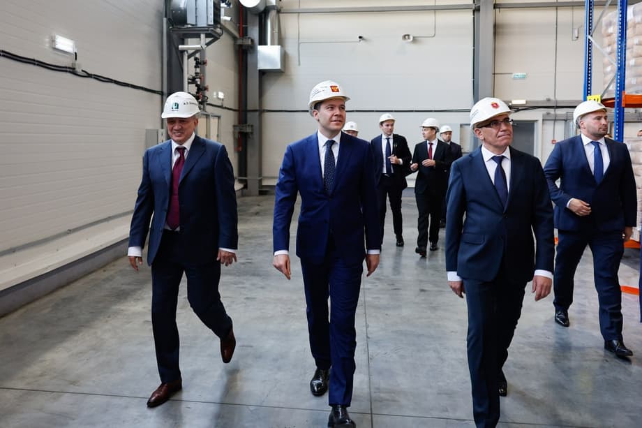 Антон Алиханов на открытии предприятия