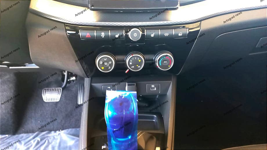 Салон топовой LADA Vesta: новый дизайн кнопок обогрева сидений<br>