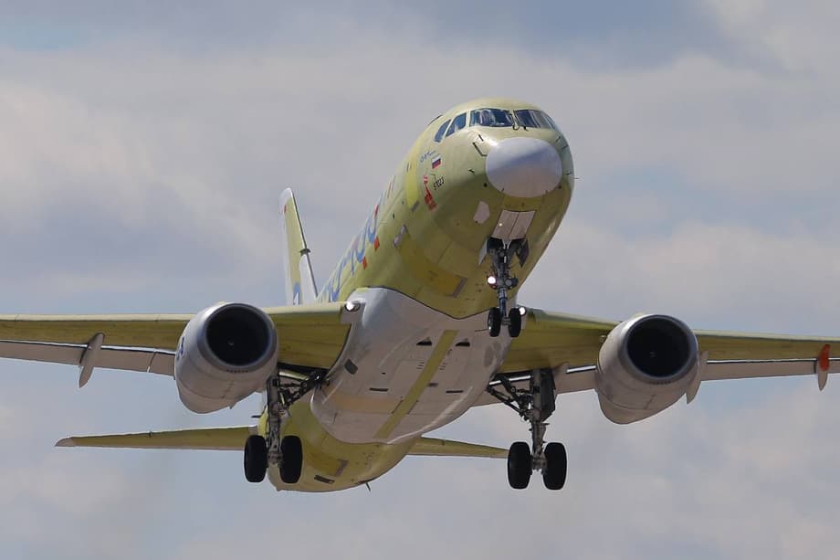 SJ-100 с двигателями ПД-8