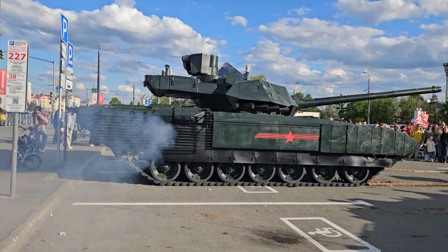 Latest T-14 "Armata" Tank Spotted at Exhibition in Kazan