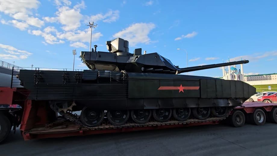Latest T-14 "Armata" Tank Spotted at Exhibition in Kazan