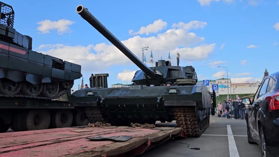 Latest T-14 "Armata" Tank Spotted at Exhibition in Kazan