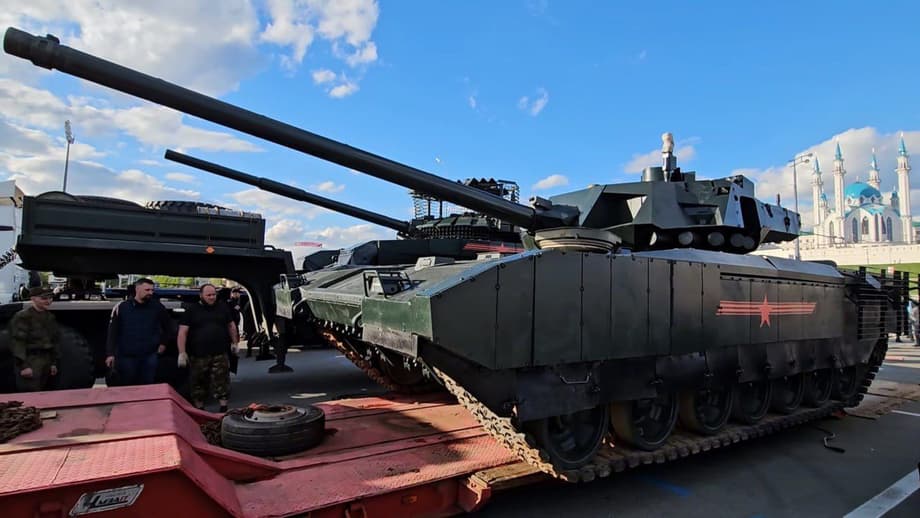 Latest T-14 "Armata" Tank Spotted at Exhibition in Kazan